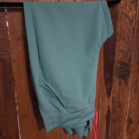 Figs Women's Surgical Green Joggers Scrub Pants - Picture 1 of 3